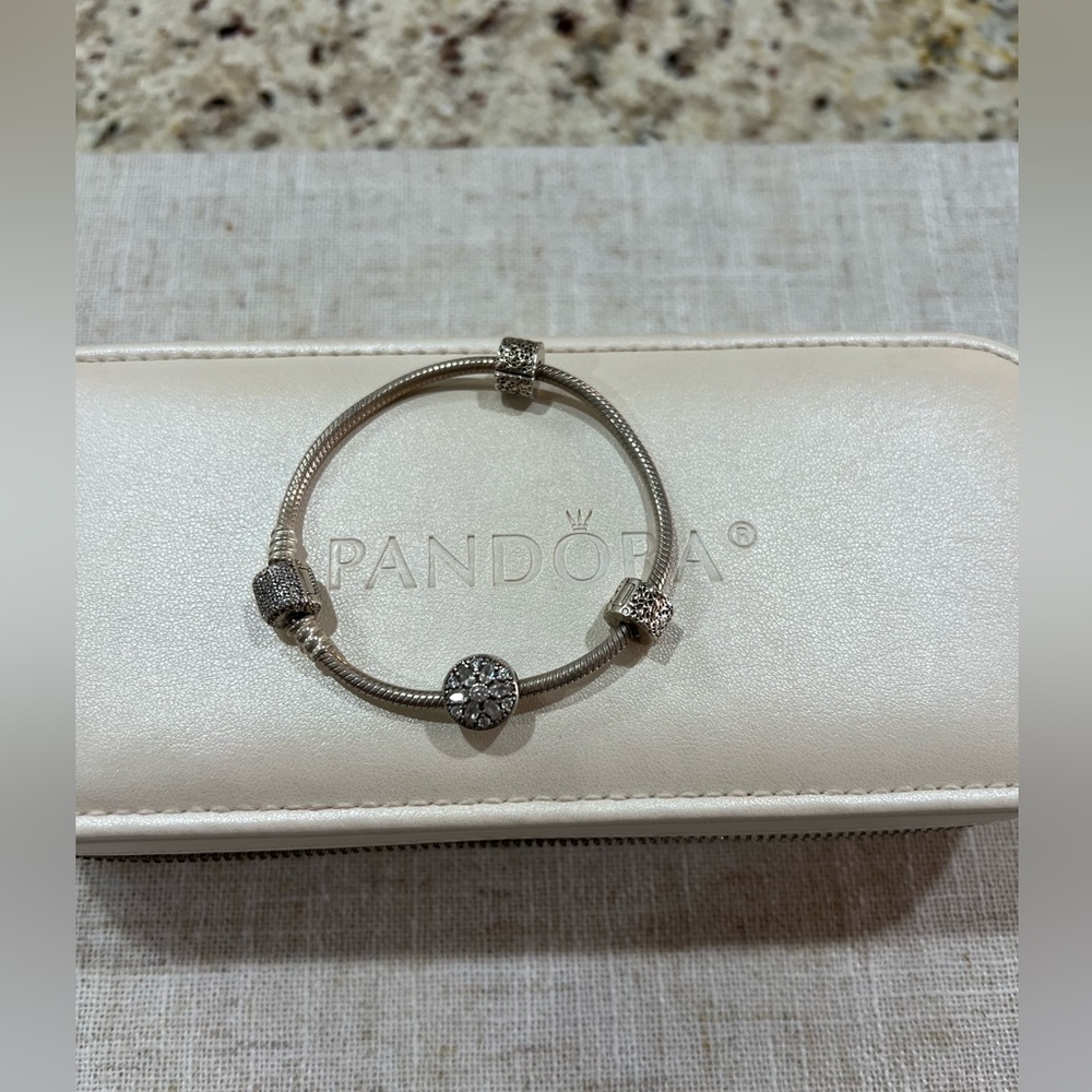 Pandora limited edition snowflake charm with 2 spacers and travel jewelry case